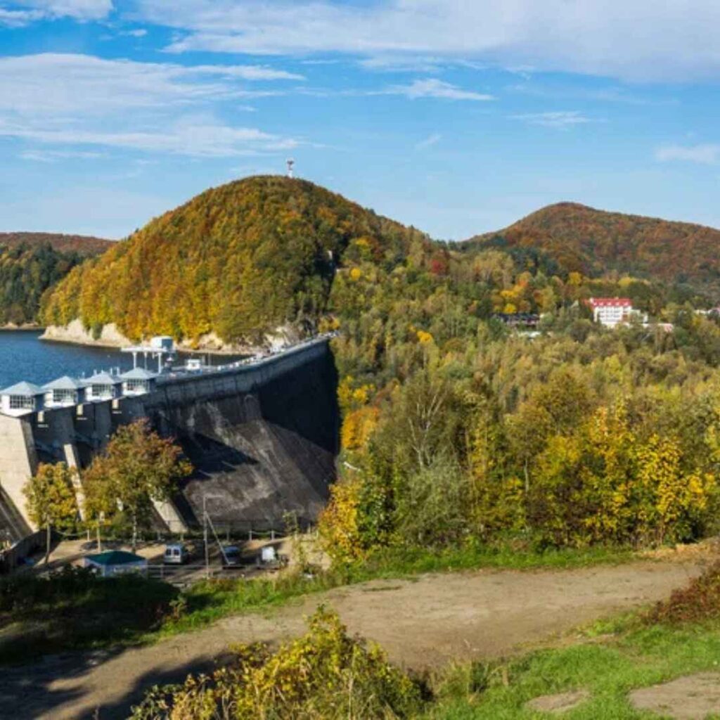 co warto zobaczyć w bieszczadach solina